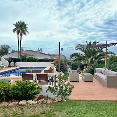 For 8 With Sea View And Pool In Salgar بيت للعطل *